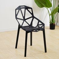 Chaise de salle à manger moderne en plastique français pour restaurant et pâtisserie, avec coussin souple, réutilisable, vente en gros, en polypropylène