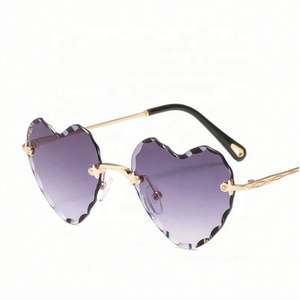 Gafas de Sol de Metal Pequeñas Sin Montura con Logotipo Personalizado, Última Moda, Gafas de Sol Sin Montura UV400 con Forma de Corazón para Mujer - Product Image 6