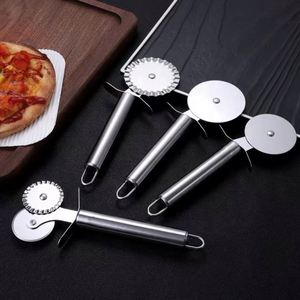 Cortador de Pizza Multiusos de Acero Inoxidable con Rueda para Cocina - Product Image 4