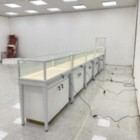Ensemble de vitrines à bijoux blanches personnalisées avec éclairage LED et rangement pour magasin de détail