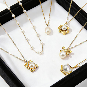 สร้อยคอไข่มุกผู้หญิงเกรด AAA ชุบทองรูปดอกไม้จี้รูปทรงเรขาคณิตสวมใส่ทุกวันโซ่สแตนเลสเครื่องประดับหรูหรา - Product Image 1