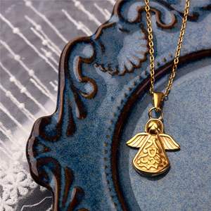 Pendentif breloque personnalisé en acier inoxydable, ange gardien priant, breloques bébé pour femmes - Product Image 1