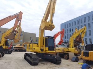 รถขุดตีนตะขาบ Komatsu PC240 มือสอง 24 ตัน นำเข้าจากญี่ปุ่น ชั่วโมงการทำงานต่ำ คุ้มค่า ประหยัด ค่าใช้จ่ายต่ำ เหมาะสำหรับงานก่อสร้าง - Product Image 3