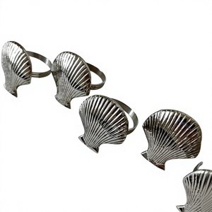 Anillos de Servilleta Plateados, Accesorios de Decoración para Mesa, Juego de 4 Anillos de Servilleta Hechos a Mano, Diseños Personalizables, Grado Alimenticio - Product Image 1