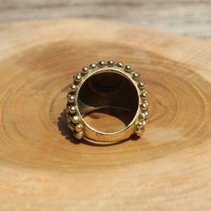 แหวนทรงโดมวินเทจประดับพลอยสำหรับผู้หญิง แหวนทองเหลืองทำมือประดับลูกปัดและพลอยธรรมชาติ เครื่องประดับแฟชั่นขายส่ง - Product Image 2