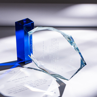Trophée de récompense en cristal poli imperméable de qualité supérieure, personnalisable par gravure laser, design géométrique, base en cristal bleu, style sportif