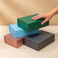 Boîte en carton rigide pliable magnétique de luxe avec logo personnalisé, boîtes cadeaux magnétiques pliables pour l'emballage de vêtements et de chaussures