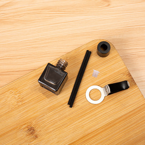 Bottiglia di Vetro Quadrata Trasparente Nera Portatile 10ml, Flacone Vuoto <span class=keywords><strong>per</strong></span> Diffusore con Tappo a Vite <span class=keywords><strong>per</strong></span> Decorazione Auto, Olio Profumato - Product Image 2