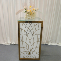 Tables de bar modernes à motifs découpés au laser, rectangulaires, blanc et or, pour événements extérieurs et intérieurs, fêtes d'anniversaire, et autres occasions.
