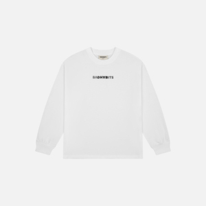 Camiseta clásica de manga larga de algodón peinado premium, esencial para el armario, ideal para un estilo casual urbano o para la vida en la ciudad. - Product Image 1