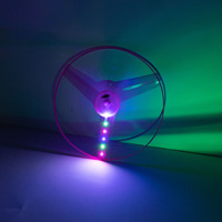 Vente chaude 12-Lumière Pull Wire Soucoupe Volante Jouet Lumineux Bambou Libellule avec Flash Coloré pour Enfants Jouet