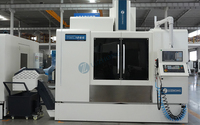 Sistema Personalizable |   Mesa de Trabajo de 1300*650 mm |   Base de Hierro Fundido de Alta Resistencia |   Centro de Mecanizado CNC de 3 Ejes VMC1265