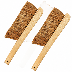 Brosse à dépoussiérer en fibre de coco avec manche en bois, poils moyens, écologique, durable, balai de nettoyage extérieur classique 10-19 pouces - Product Image 1