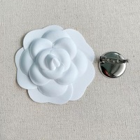 6.5cm à la main vintage toile de coton blanc camélia fleur pour boîte décoration ou de mariage avec retour colle