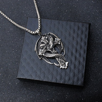 Pendentif Dragon Enroulé Vintage en Acier Inoxydable Anti-ternissement Unisexe, Accessoires de Pull Style Urbain, Vente en Gros