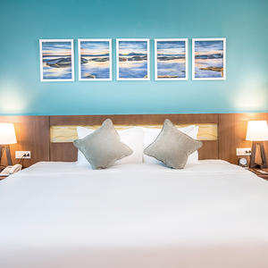 Cama de hotel American Home Hotel Muebles de dormitorio de tamaño completo King Queen Hotel negro Marco de cama de madera maciza con LED LEAMP QUUEN BED - Product Image 5