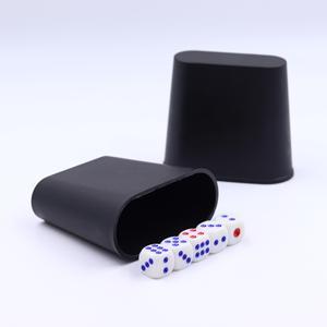 Accesorios de Juego de Mesa con Logotipo Personalizado, 4 Vasos para Dados de Cuero PU con Interior de Terciopelo, con Juego de Dados de Póker para Fiestas de Casino - Product Image 2