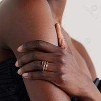 Bague Gemnel Sydney Evan Wrap avec saphirs roses et diamants CZ alternés pour un éclat de couleur ludique sur le doigt