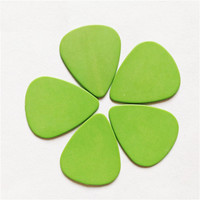 2024 Bonne Forme Standard Rouge Noir Blanc 0.5mm Acétal Delrin Guitare Plectre Pick