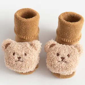 Neugeborener 3D-Bärenkopf Warmer Winter Rutsch fester Boden Kleinkind Fuzzy Warm Toy Baby Socken