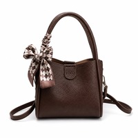 Sac à bandoulière en cuir PU avec fermeture éclair, couleur unie, design ultra-doux et polyvalent pour femmes matures - Utilisation quotidienne