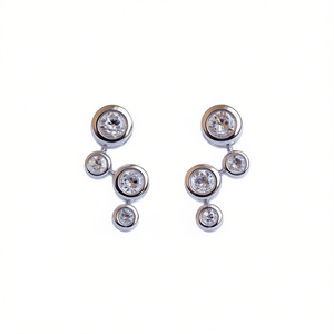 Orecchini a bottone placcati in oro bianco con strass rotondi in cristallo, design geometrico per gioielli da festa da donna, stile classico - Product Image 1