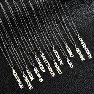 Collar de Cadena con Colgante de Signo del Zodiaco Vertical Chapado en Oro y Plata con Fuente Inglesa Antigua de Acero Inoxidable - Product Image 5