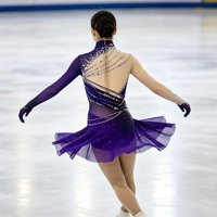 Robe de patinage artistique pour enfants, violette, à strass, col montant, dos ouvert, pour spectacle sur scène et compétition de patinage sur glace