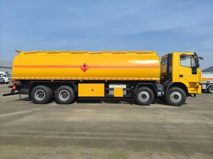Quatre après huit camions-citernes Véhicules de transport de pétrole comestible Véhicules de transport de pétrole brut Véhicules de transport de pétrole lourd - Product Image 2