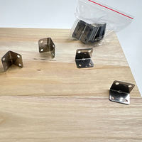Pièces de quincaillerie pour l'assemblage de meubles, équerre triangulaire personnalisée, pièces de métal estampées, équerre d'angle plaquée