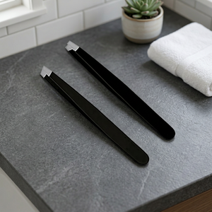 Pince à épiler pour sourcils en acier inoxydable, faite à la main, écologique, moderne, avec pointes inclinées et sac de beauté, pour femmes, ASAP - Product Image 3
