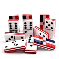 Jeu de dominos double 6 de 28 pièces en acrylique multicouche avec drapeau dominicain pour les divertissements et les rassemblements