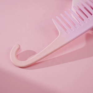 Juego de peines de cepillos Afro Rosa personalizados, cómodo palillo de dientes anchos para uso doméstico para peinados de mujeres y hombres con logotipo personalizado - Product Image 4