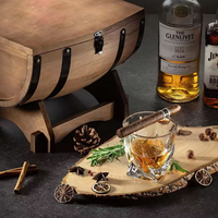 Kit de cocktails Old Fashioned personnalisé avec verres à whisky gravés écologiques, ensemble cadeau avec sous-verre en ardoise, 6 pierres à whisky en granit et support en bois pour whisky