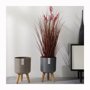 Vente en gros Jardinières en plastique à tréfiler Décoration intérieure et extérieure en plastique Grands pots de fleurs en plastique à arrosage automatique avec pieds - Product Image 1