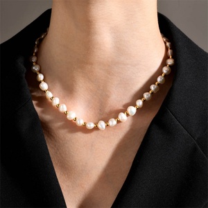 Collar de Perlas Naturales con Cuentas Doradas, Popular entre las Mujeres - Product Image 4