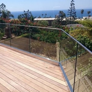 Système de balustrade en verre en forme de U avec panneaux en verre trempé transparent pour <span class=keywords><strong>clôture</strong></span> et protection de balcon de luxe en bord de mer - Product Image 6