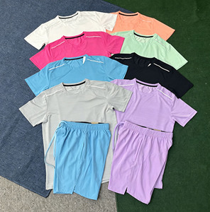 Completo <span class=keywords><strong>Set</strong></span> Uomo: T-shirt e Pantaloncini da Corsa ad Asciugatura Rapida, Traspirante, Ideale per Allenamento in Palestra e Attività all'Aperto - Offerta Speciale - Product Image 1