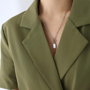 بيع بالجملة مجموعة قلادة من الزركون مطلية بالذهب من الفولاذ المقاوم للصدأ غير مشوه مقاوم للماء مجموعة مجوهرات بيضاء هندسية - Product Image 4