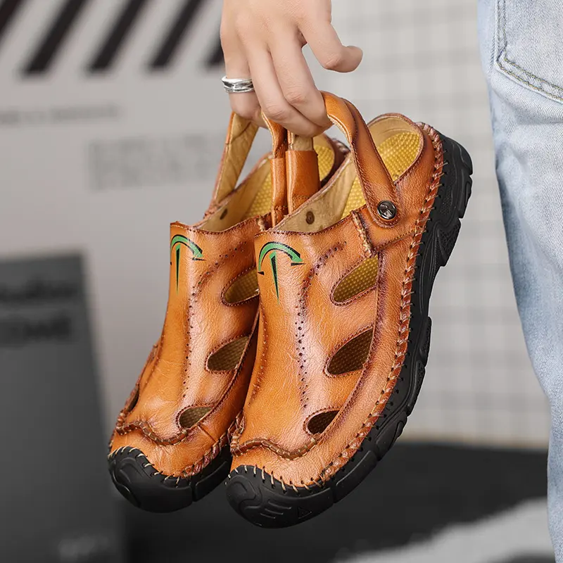 Sandal pria kulit asli, sandal musim panas kasual ukuran besar, sepatu datar kulit asli, sandal berjalan lembut Logo kustom