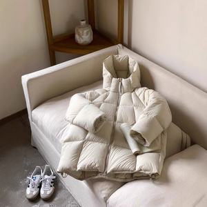 Chaqueta Acolchada con Capucha Extra Grande y Cálida para Mujer 2025 - Chaqueta Ligera con 90% Plumón de Pato Blanco |   Color y longitud personalizables - Product Image 3