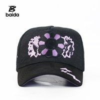 Gorra de béisbol deportiva unisex de 5 paneles, ajustable, de gamuza dobby común, con patrón de letras bordadas de girasol y pedrería, de Innedit Hats