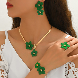 Set di Gioielli Floreali Boho con Orecchini Pendenti a Fiore e Collana a Spina di Pesce, Gioielli Floreali Stratificati di Tendenza Estiva per Lei - Product Image 1
