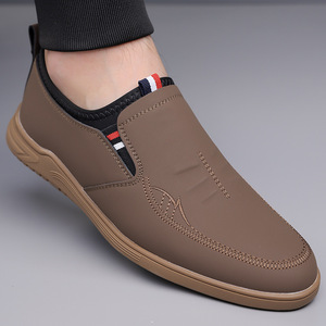 รองเท้าโลฟเฟอร์หนังนิ่มสำหรับผู้ชาย สีน้ำตาล สวมใส่สบาย น้ำหนักเบา เหมาะสำหรับธุรกิจและการสวมใส่ในชีวิตประจำวัน - Product Image 1