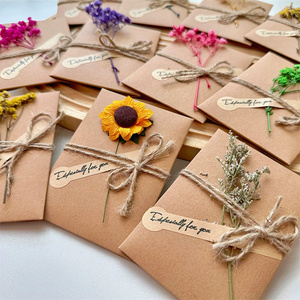 Mini fleurs séchées FL-225 cartes <span class=keywords><strong>de</strong></span> <span class=keywords><strong>voeux</strong></span> en papier kraft <span class=keywords><strong>carte</strong></span> d'invitation <span class=keywords><strong>de</strong></span> mariage <span class=keywords><strong>carte</strong></span> <span class=keywords><strong>de</strong></span> remerciement <span class=keywords><strong>de</strong></span> fleurs séchées pour le festival - Product Image 3