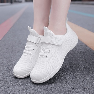 Baskets de Cheerleading blanches pour enfants Junior Hook and Loop Chaussures d'athlétisme Tennis Respirant Compétition Cheer Sneakers - Product Image 4