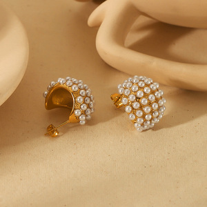 ต่างหูมุกเกรด AAA ชุบทองทรงกลม ประดับขอบ ใส่ได้ทุกวัน - Product Image 1