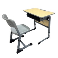 Ensemble de mobilier de salle de classe en bois et métal en forme de C personnalisé bureaux et chaises de classe au design moderne pour étudiants en vente