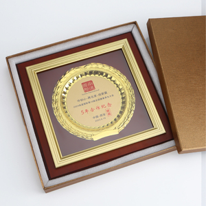 Tùy chỉnh thân thiện vớ<span class=keywords><strong>i</strong></span> mô<span class=keywords><strong>i</strong></span> Vàng tấm tròn Màu đỏ gỗ Kẽm hợp kim Laser khắc giấy chứng nhận mảng bám vớ<span class=keywords><strong>i</strong></span> in UV - Product Image 5