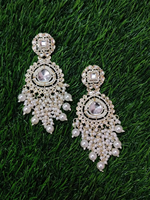 Boucles d'oreilles pendantes en alliage de zinc plaqué or, faites à la main, avec perles d'imitation et pierres exquises, style chandelier, coupe poire, design traditionnel et affirmé